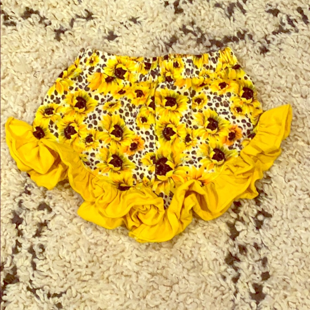 Sunflower ruffle shorts